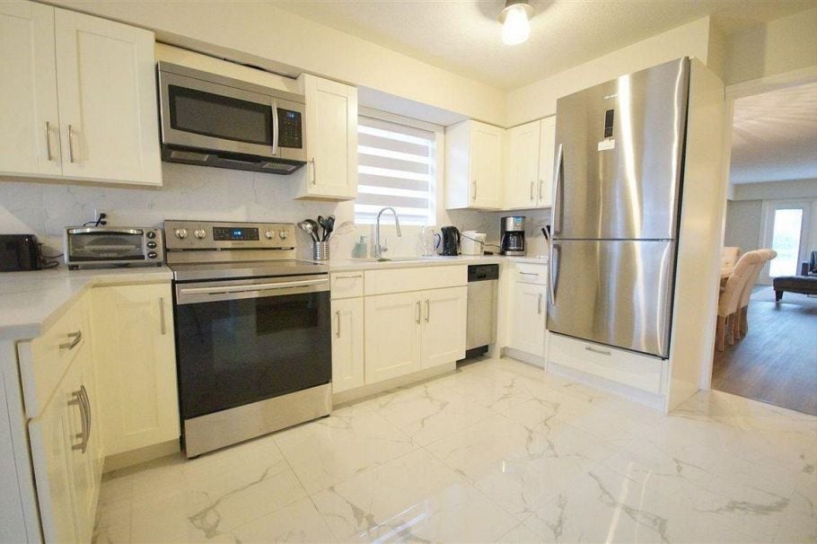2179 E 29th Avenue Vancouver, BC - 2