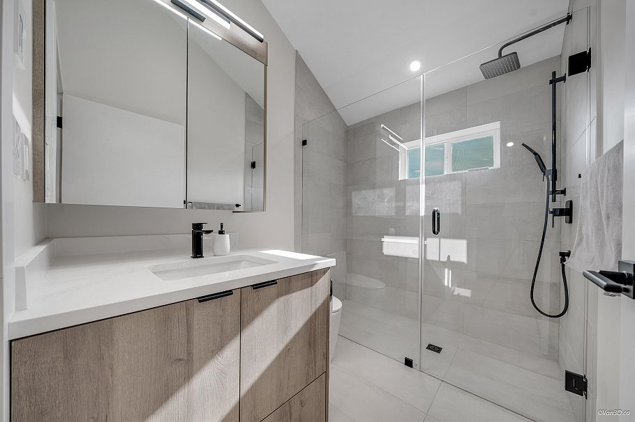 2558 William Street Vancouver, BC - 16