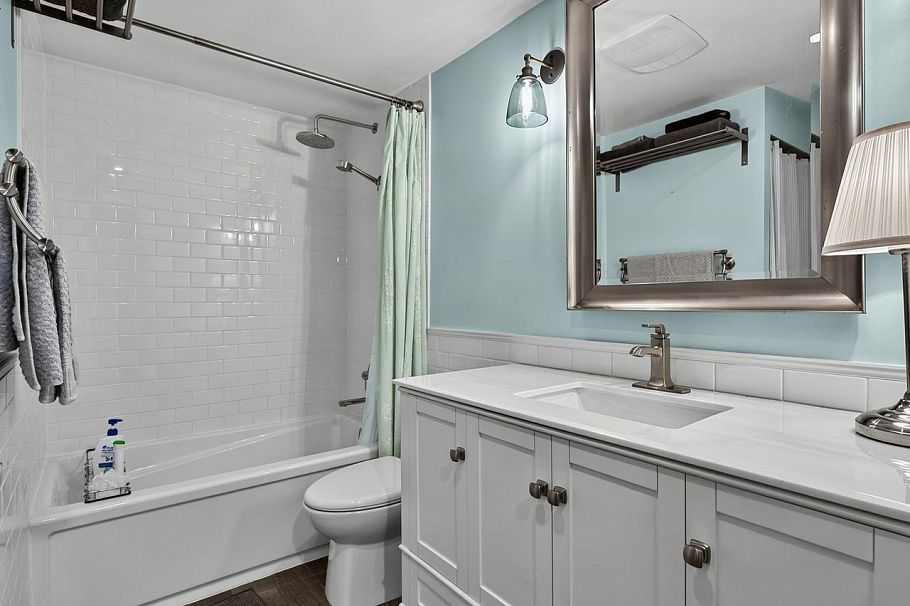205 150 E 5th Street North Vancouver, BC - 17