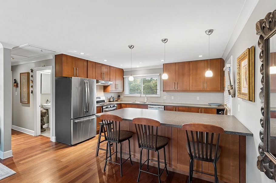 1283 Pinewood Crescent North Vancouver, BC - 13