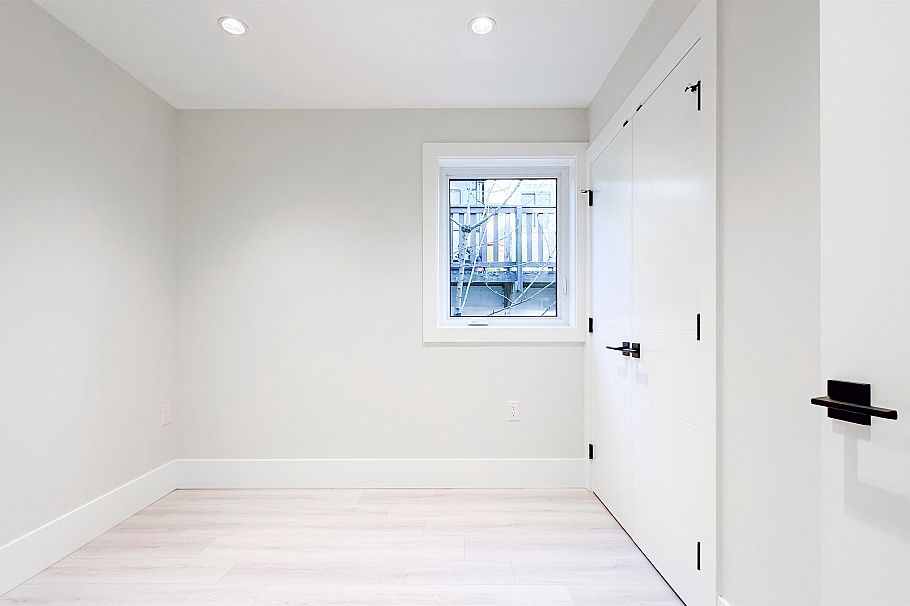 2373 W 7th Street Vancouver, BC - 23