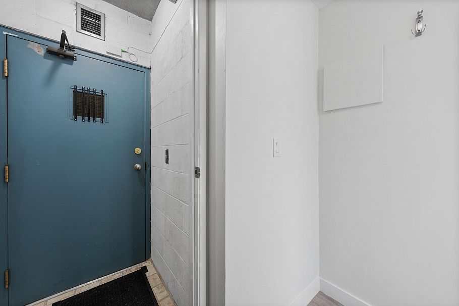 3 1355 W 4th Avenue Vancouver, BC - 18