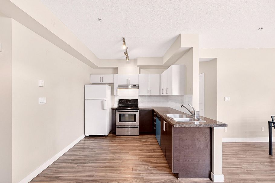 109 5692 Kings Road Vancouver, BC - 5