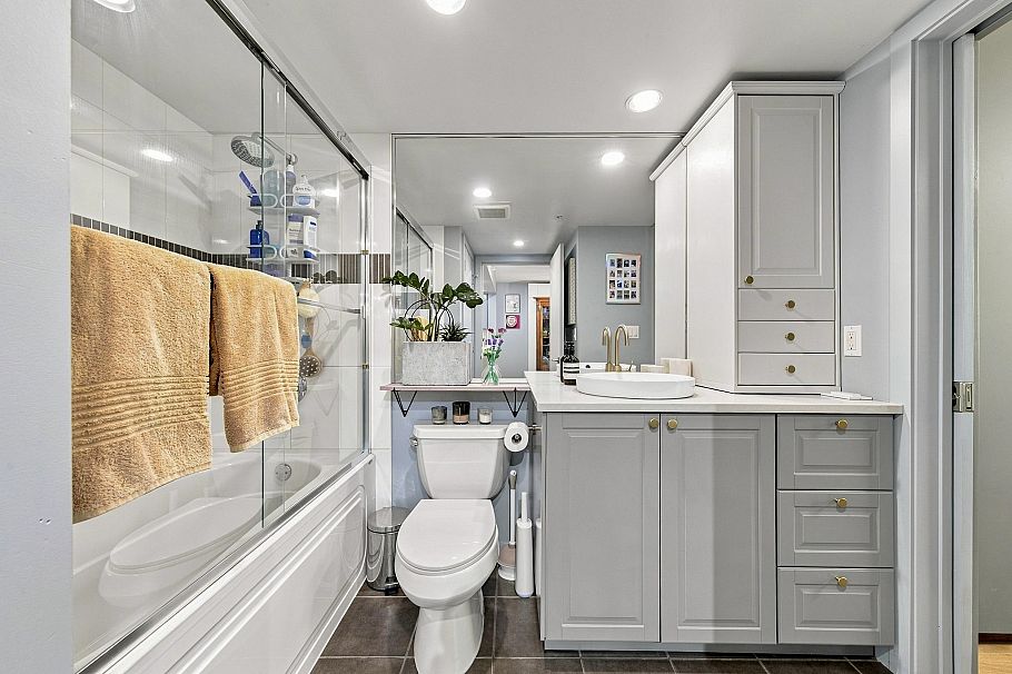 306 125 Milross Avenue Vancouver, BC - 37