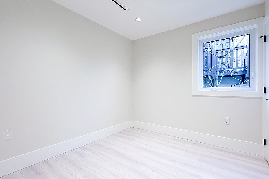 2373 W 7th Street Vancouver, BC - 24