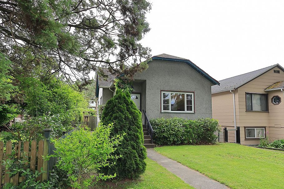 2546 Eton Street Vancouver, BC - 1