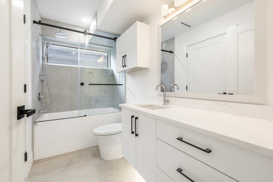 2 950 W 17th Avenue Vancouver, BC - 16