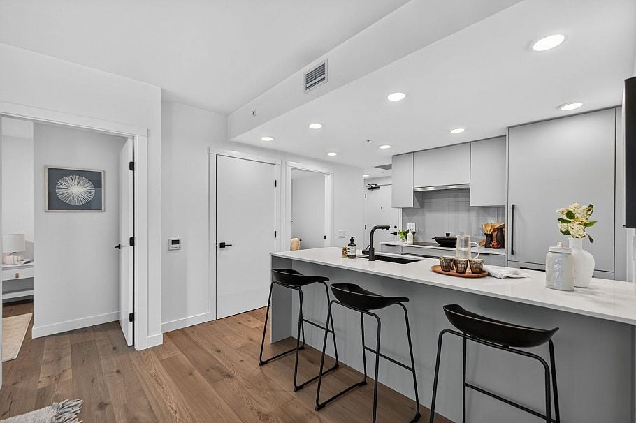 202 8030 Oak Street Vancouver, BC - 5