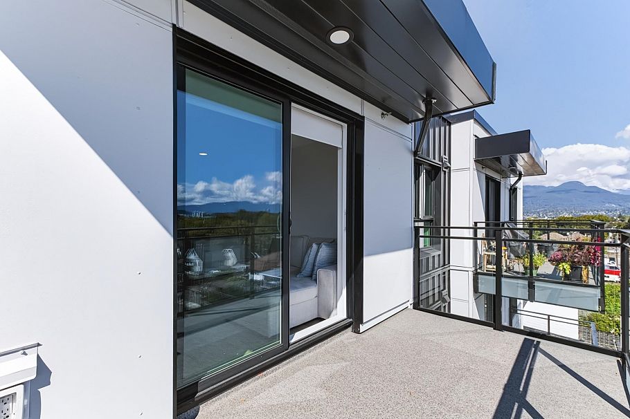 406 2419 Grant Street Vancouver, BC - 21