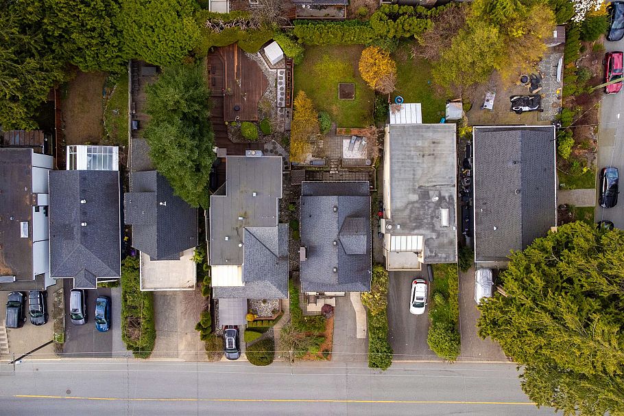 272 E Osborne Road North Vancouver, BC - 29