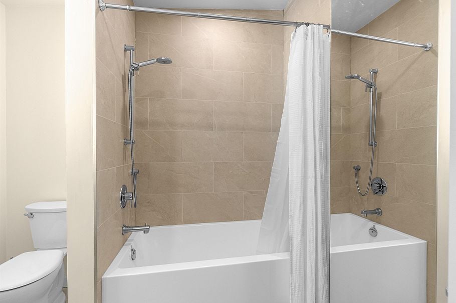 646 E Windsor Road North Vancouver, BC - 3