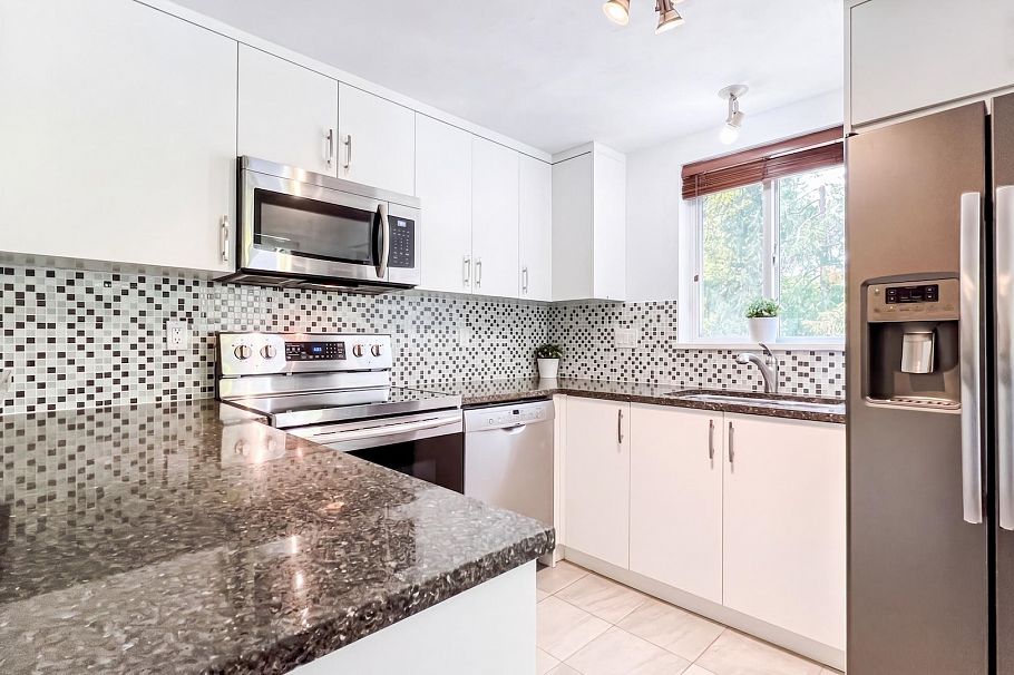 306 1111 Lynn Valley Road North Vancouver, BC - 13