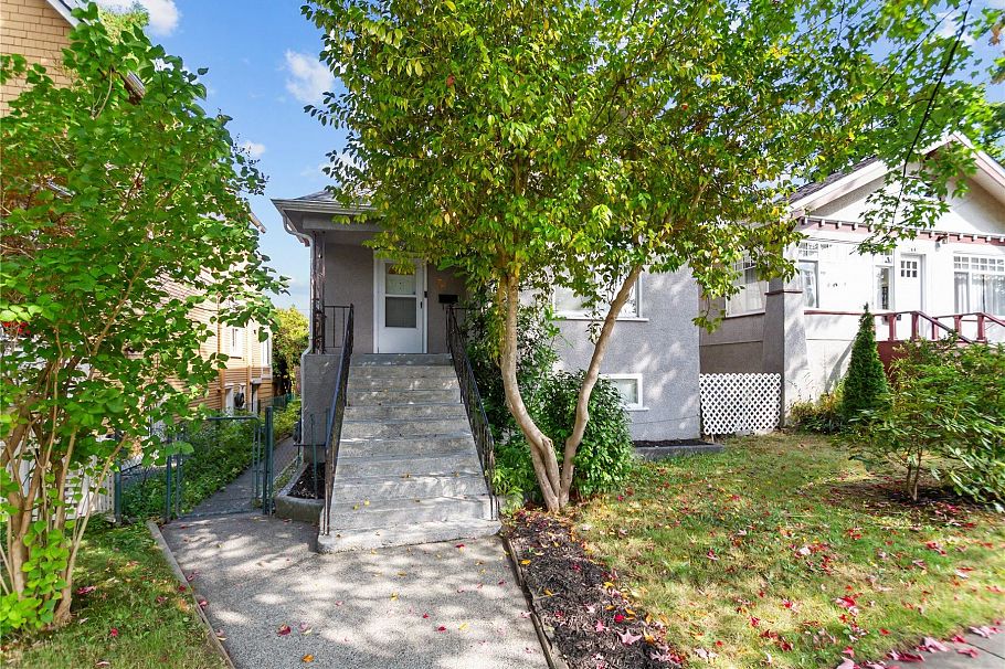 2461 Dundas Street Vancouver, BC - 1