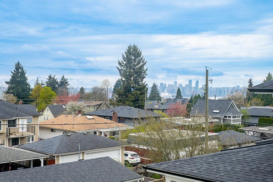457 E 11th Street North Vancouver, BC - 24