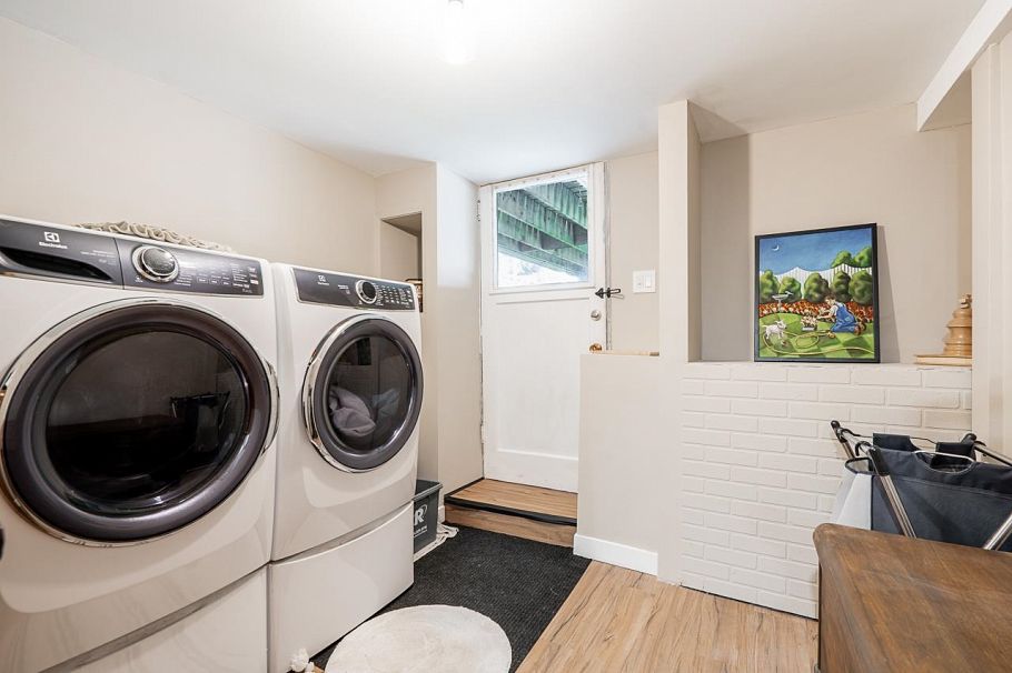 457 E 11th Street North Vancouver, BC - 32