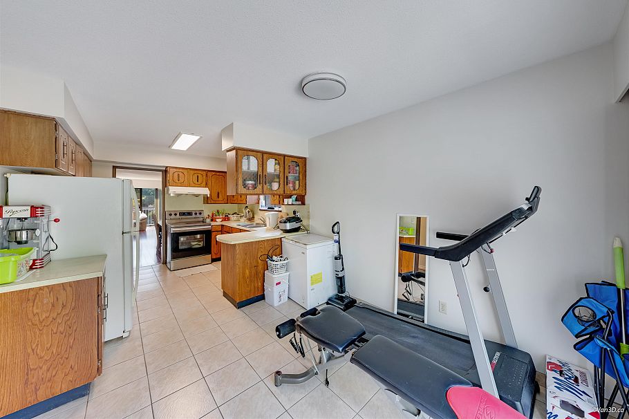 2537 E 27th Avenue Vancouver, BC - 8