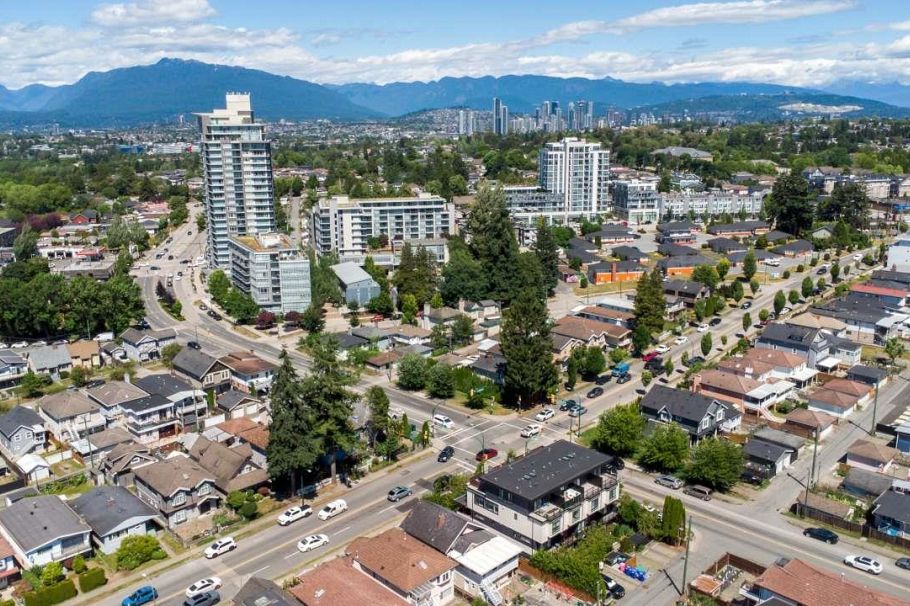 2288 E 33rd Avenue Vancouver, BC - 38