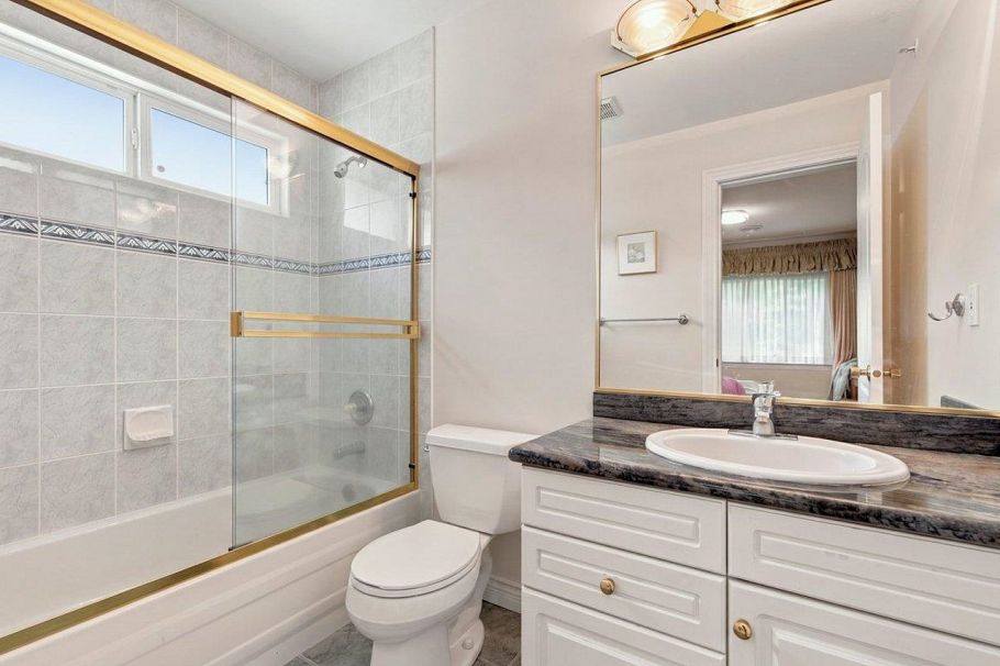 3262 W 12th Avenue Vancouver, BC - 26
