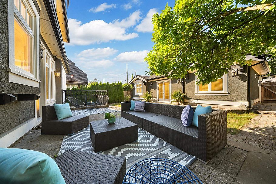 1657 W 58th Avenue Vancouver, BC - 35
