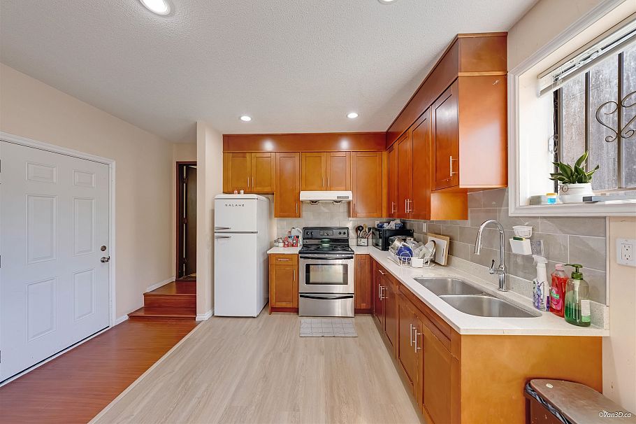 2537 E 27th Avenue Vancouver, BC - 15