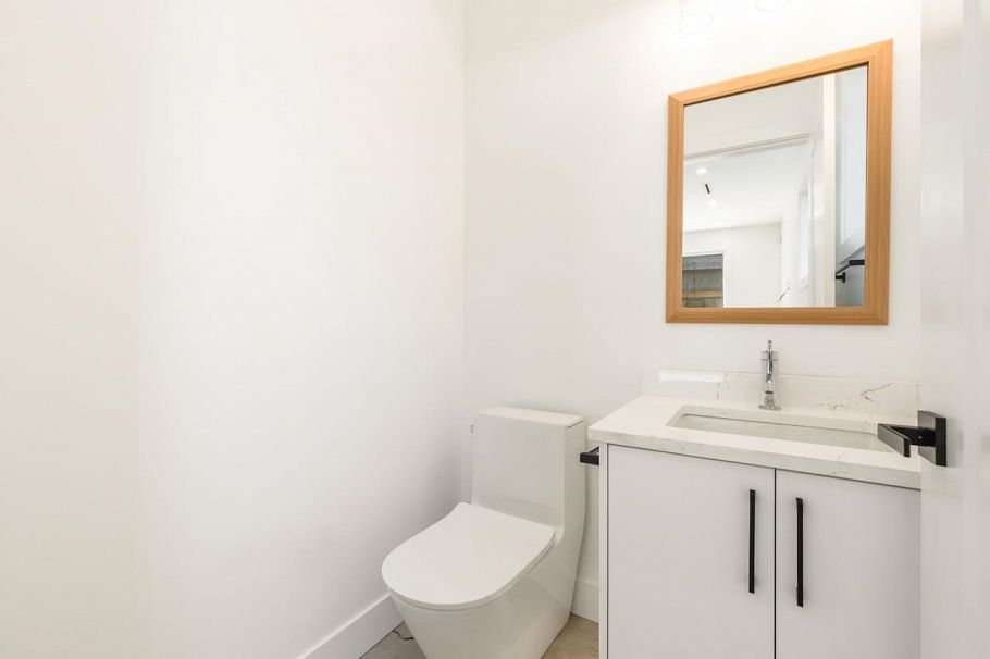 2 950 W 17th Avenue Vancouver, BC - 21