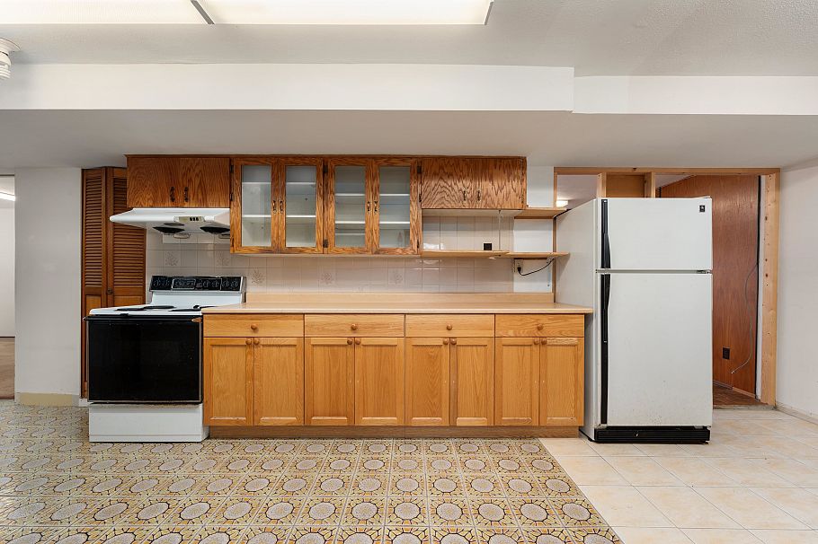4561 Manor Street Vancouver, BC - 27