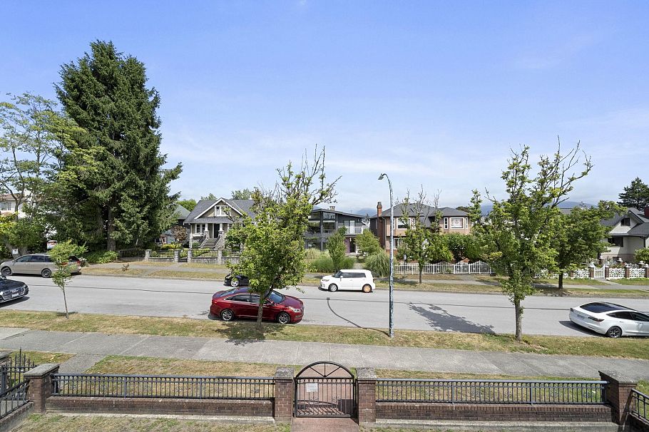 2772 Triumph Street Vancouver, BC - 10