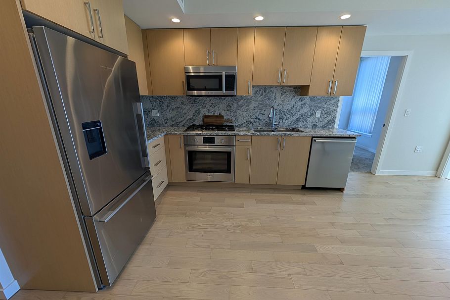 411 1708 Ontario Street Vancouver, BC - 4