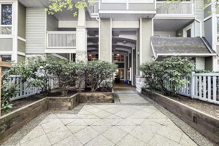 306 1111 Lynn Valley Road North Vancouver, BC - 3