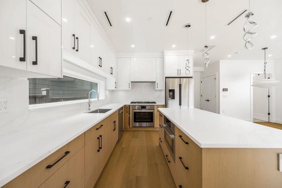 2 950 W 17th Avenue Vancouver, BC - 9