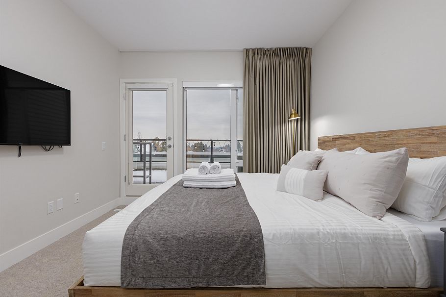 7476 Granville Street Vancouver, BC - 20
