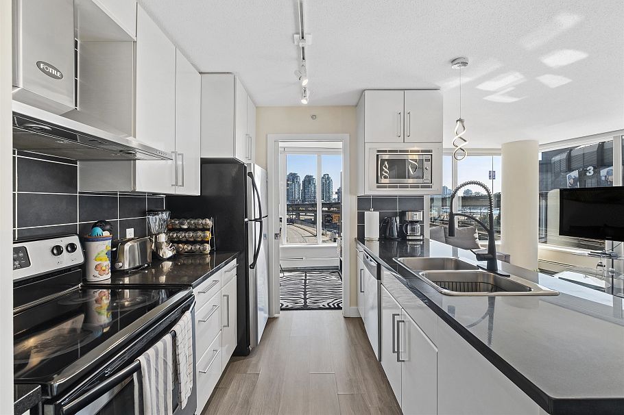 305 689 Abbott Street Vancouver, BC - 6