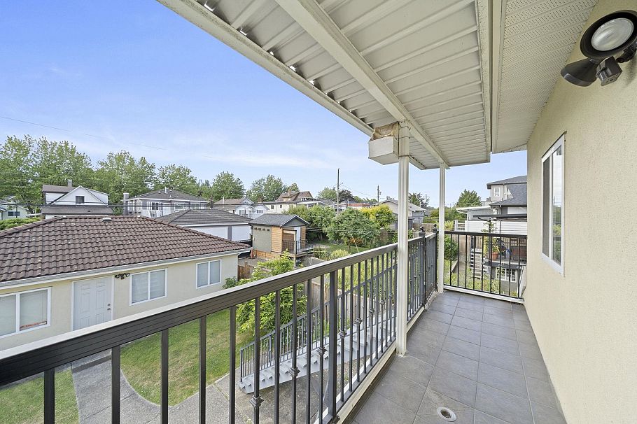 2772 Triumph Street Vancouver, BC - 17