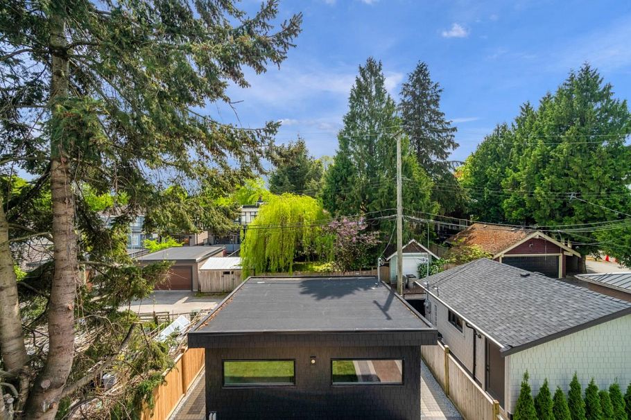 2 950 W 17th Avenue Vancouver, BC - 32