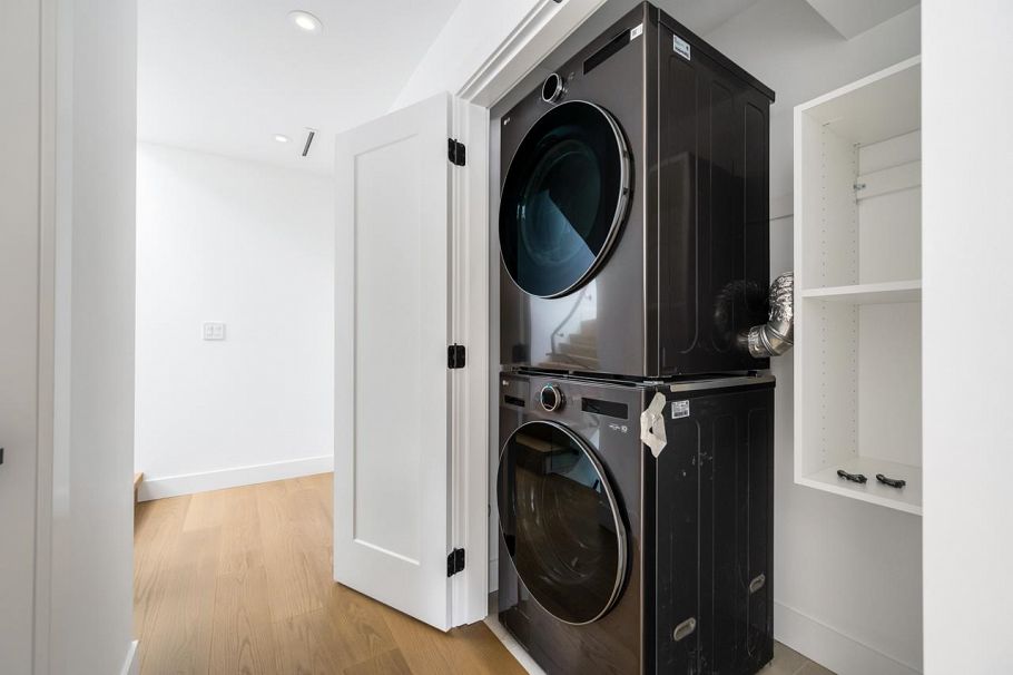 2 950 W 17th Avenue Vancouver, BC - 29