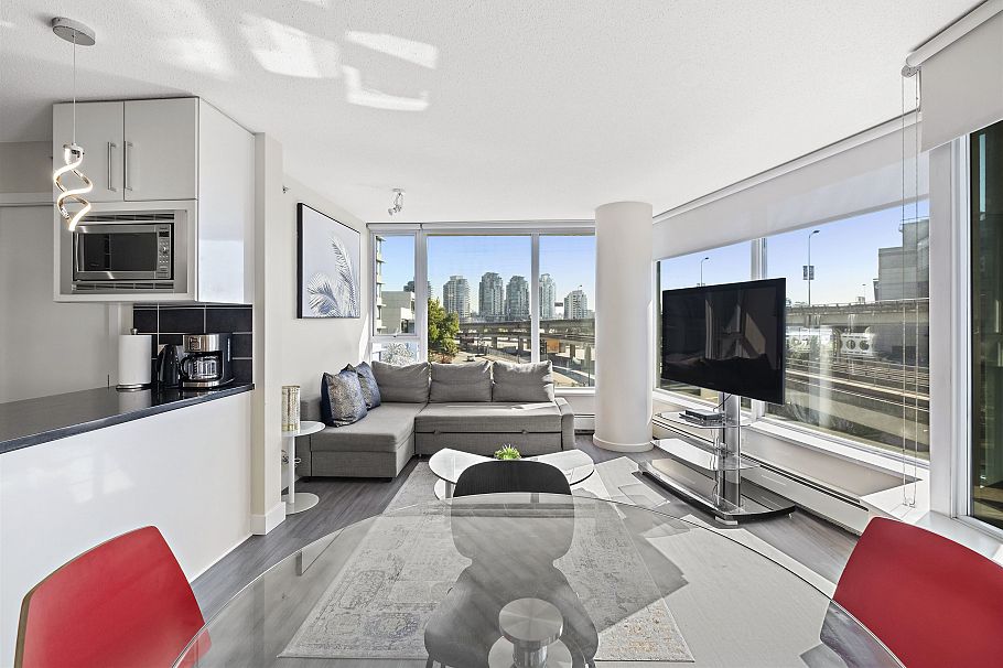305 689 Abbott Street Vancouver, BC - 4
