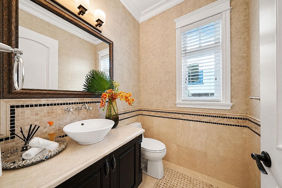 1657 W 58th Avenue Vancouver, BC - 14