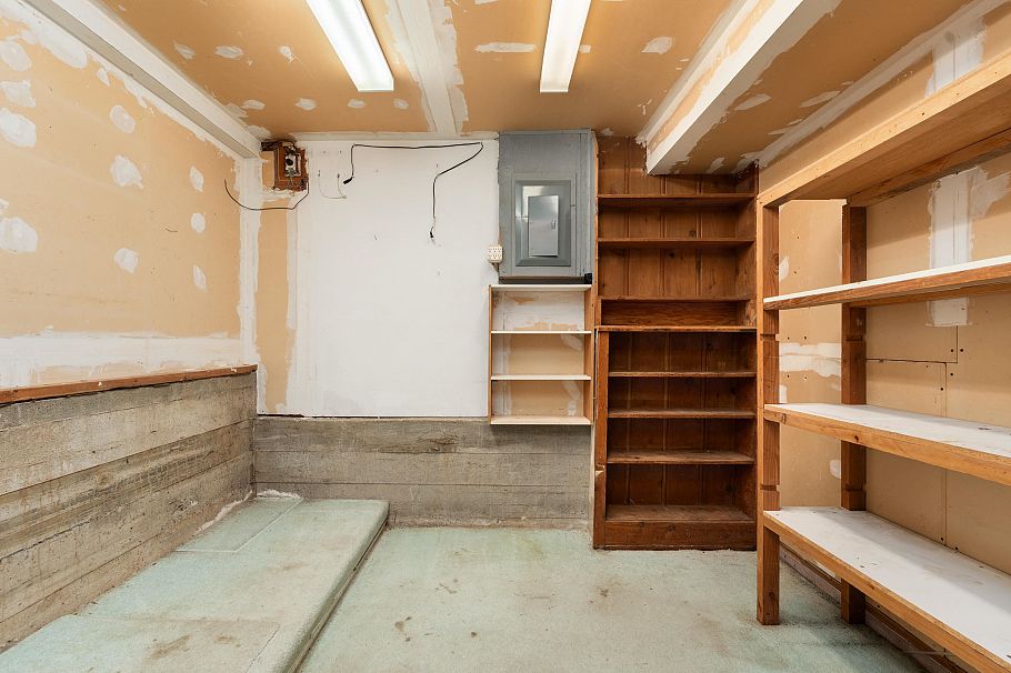 4561 Manor Street Vancouver, BC - 28