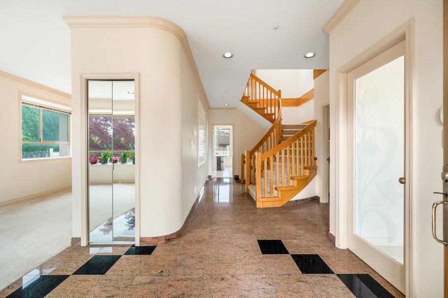6520 Doman Street Vancouver, BC - 2