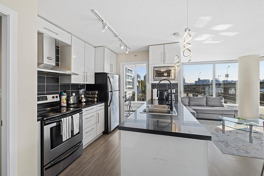 305 689 Abbott Street Vancouver, BC - 7