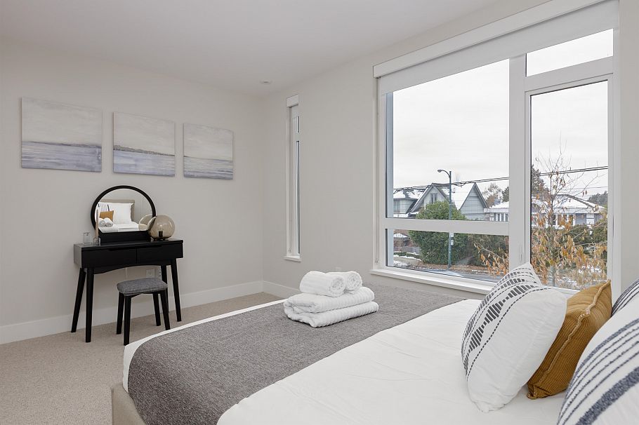 7476 Granville Street Vancouver, BC - 17