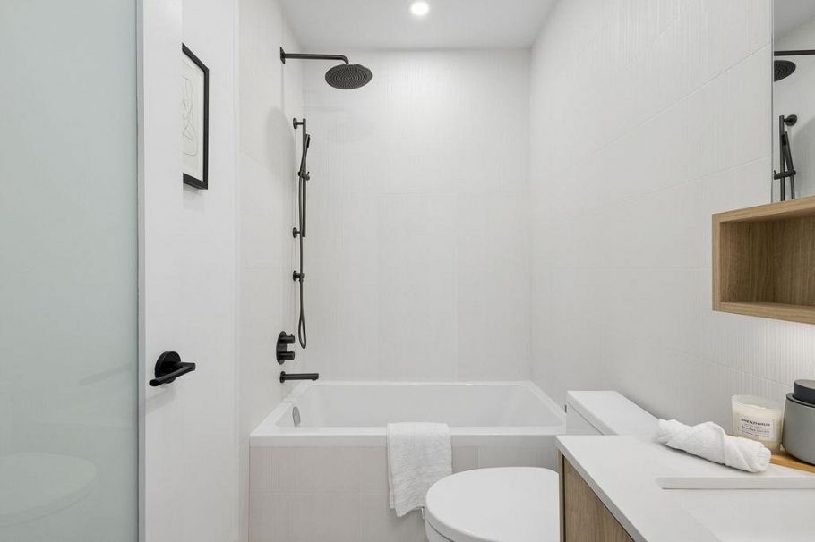 2754 Graveley Street Vancouver, BC - 27