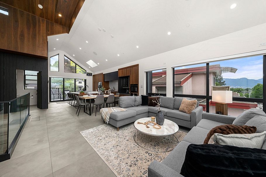 5027 Inverness Street Vancouver, BC - 2