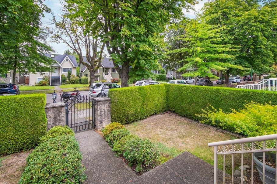 3262 W 12th Avenue Vancouver, BC - 2