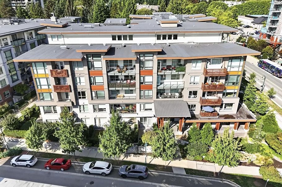 304 2663 Library Lane North Vancouver, BC - 1