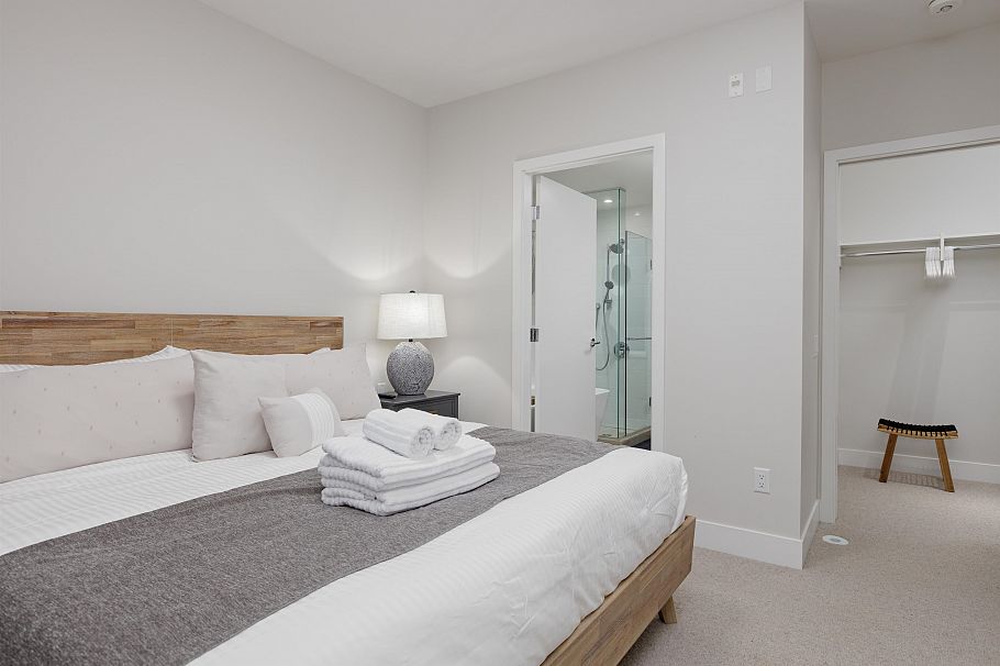 7476 Granville Street Vancouver, BC - 22