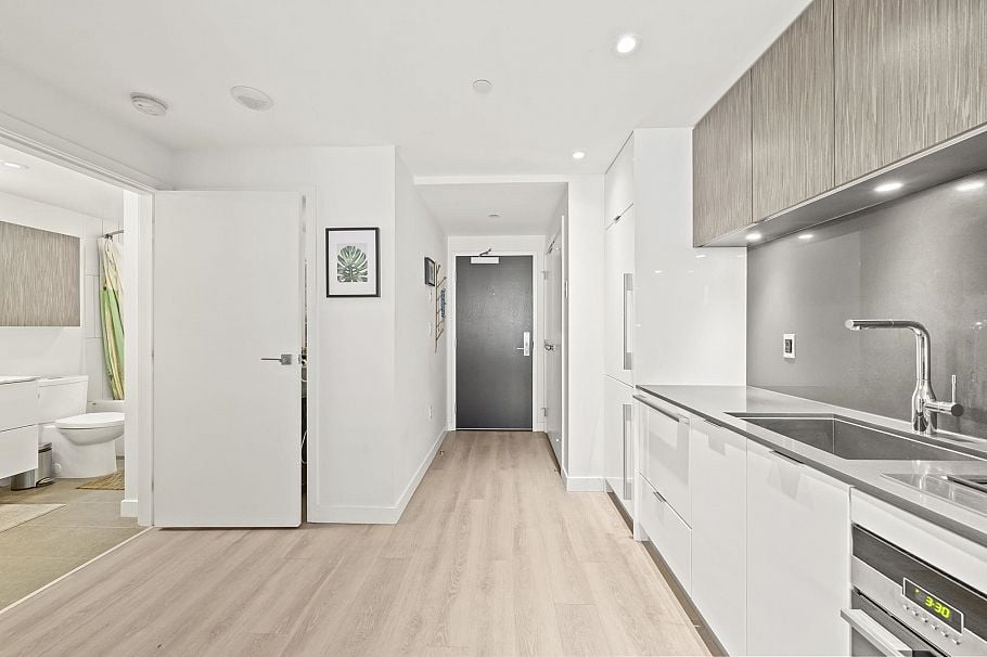 710 209 E 7th Avenue Vancouver, BC - 5