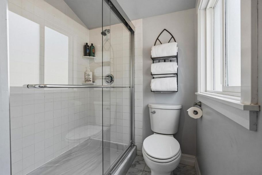 272 E Osborne Road North Vancouver, BC - 22
