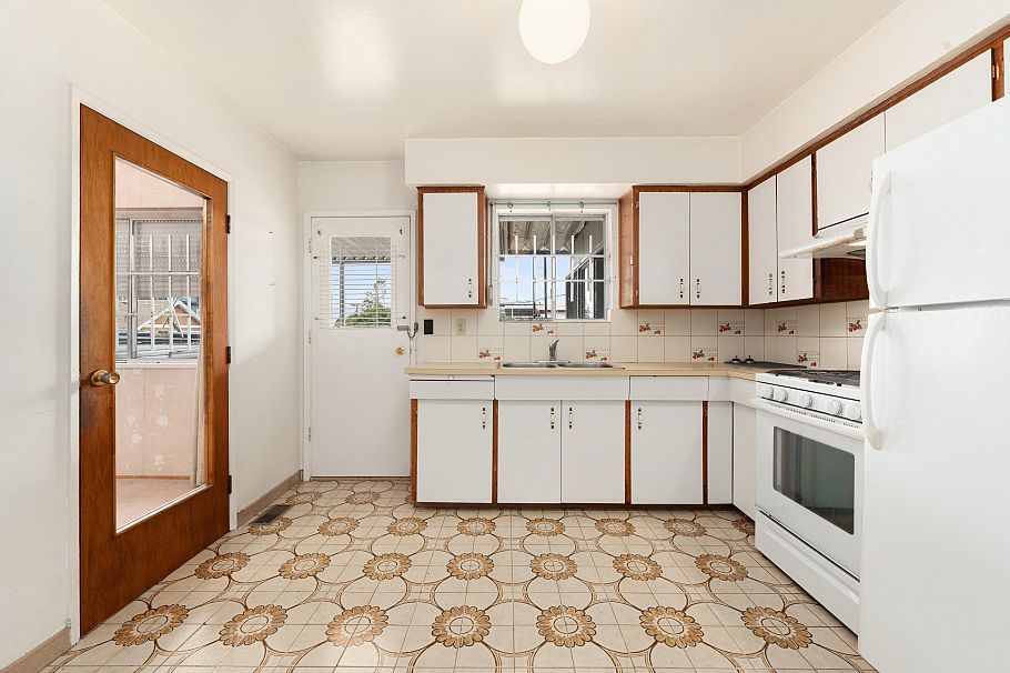 4561 Manor Street Vancouver, BC - 14