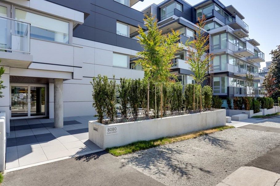 208 8080 Oak Street Vancouver, BC - 2